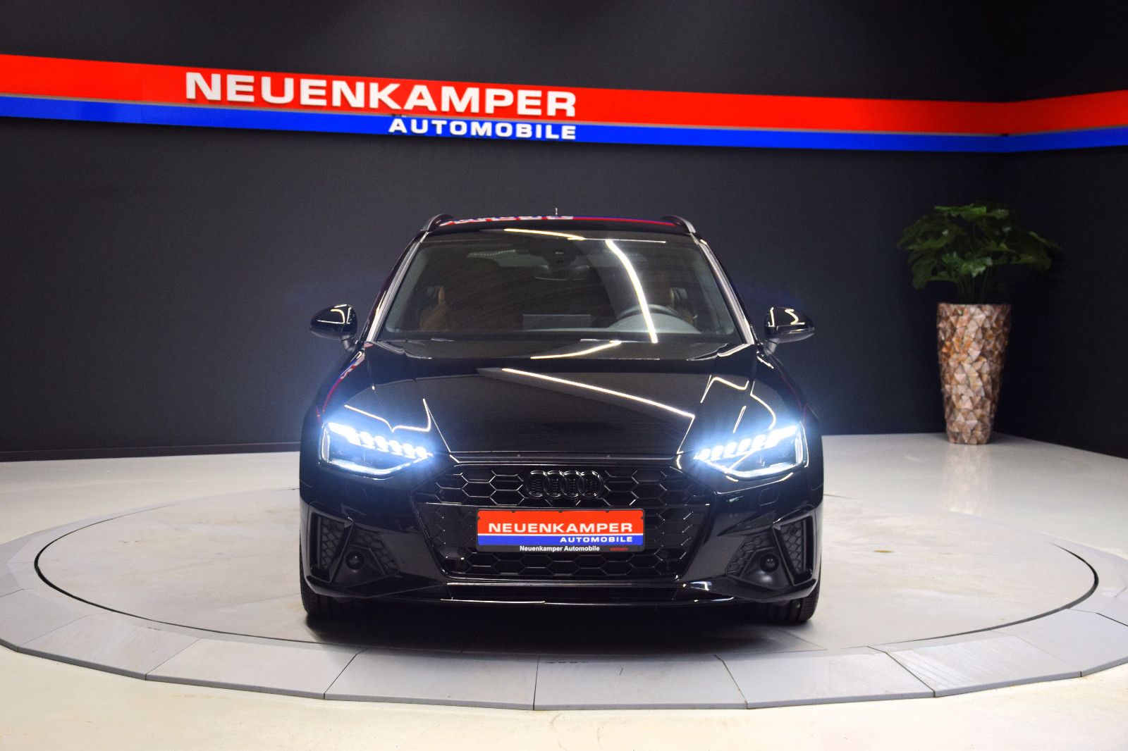Fahrzeugabbildung Audi A4 Avant 40 TDI S line MATRIX 3-Zonen ACC