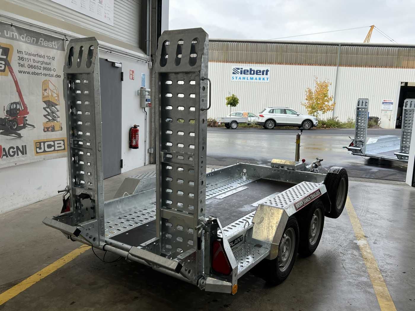 Fahrzeugabbildung Brian James Cargo Digger Plant 2 / Länge: 2.800mm / 2.700kg