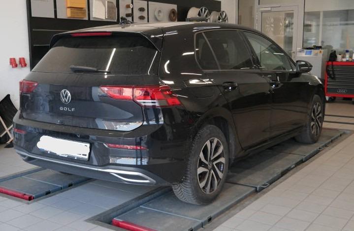 Volkswagen Golf VIII 1.5 eTSI DSG Active ACC NAVI SHZ