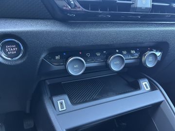 Citroën C4 Hybrid 145 Max KAMERA LED SHZ NAVI ALU