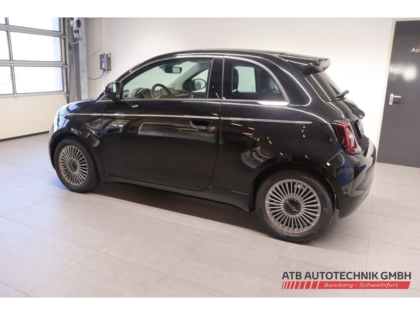 Fahrzeugabbildung Fiat 500e 42kWh Komfort- und Stylepaket SOH 95,0%
