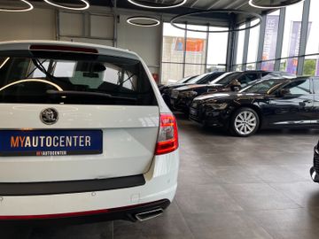 Skoda Octavia Combi RS *TEMPOMAT*NAVI*AHK*BI-XENON*