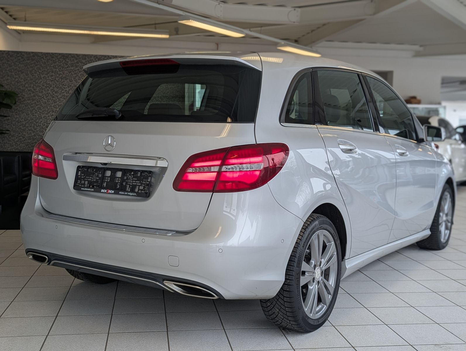 MERCEDES-BENZ B 180 Kamera Panoramadach LED - Image 7