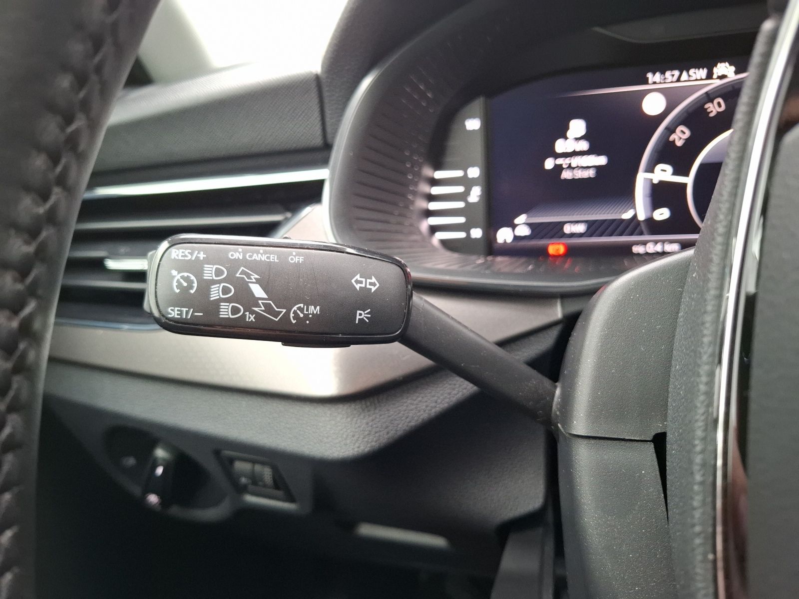 Fahrzeugabbildung SKODA Kamiq TSI Clever LED Navi AID PDC SH LM