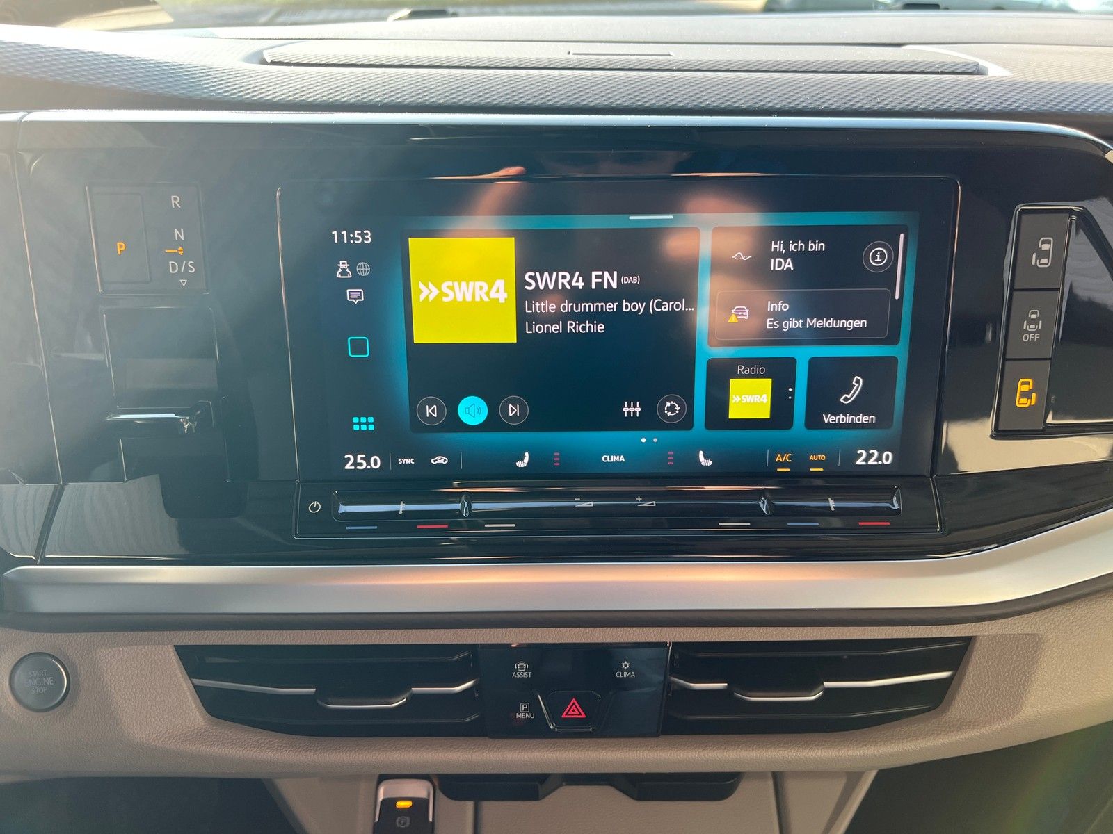 Fahrzeugabbildung Volkswagen T7 Multivan Life 2,0 TDI DSG +7 Sitzer +Easy Op