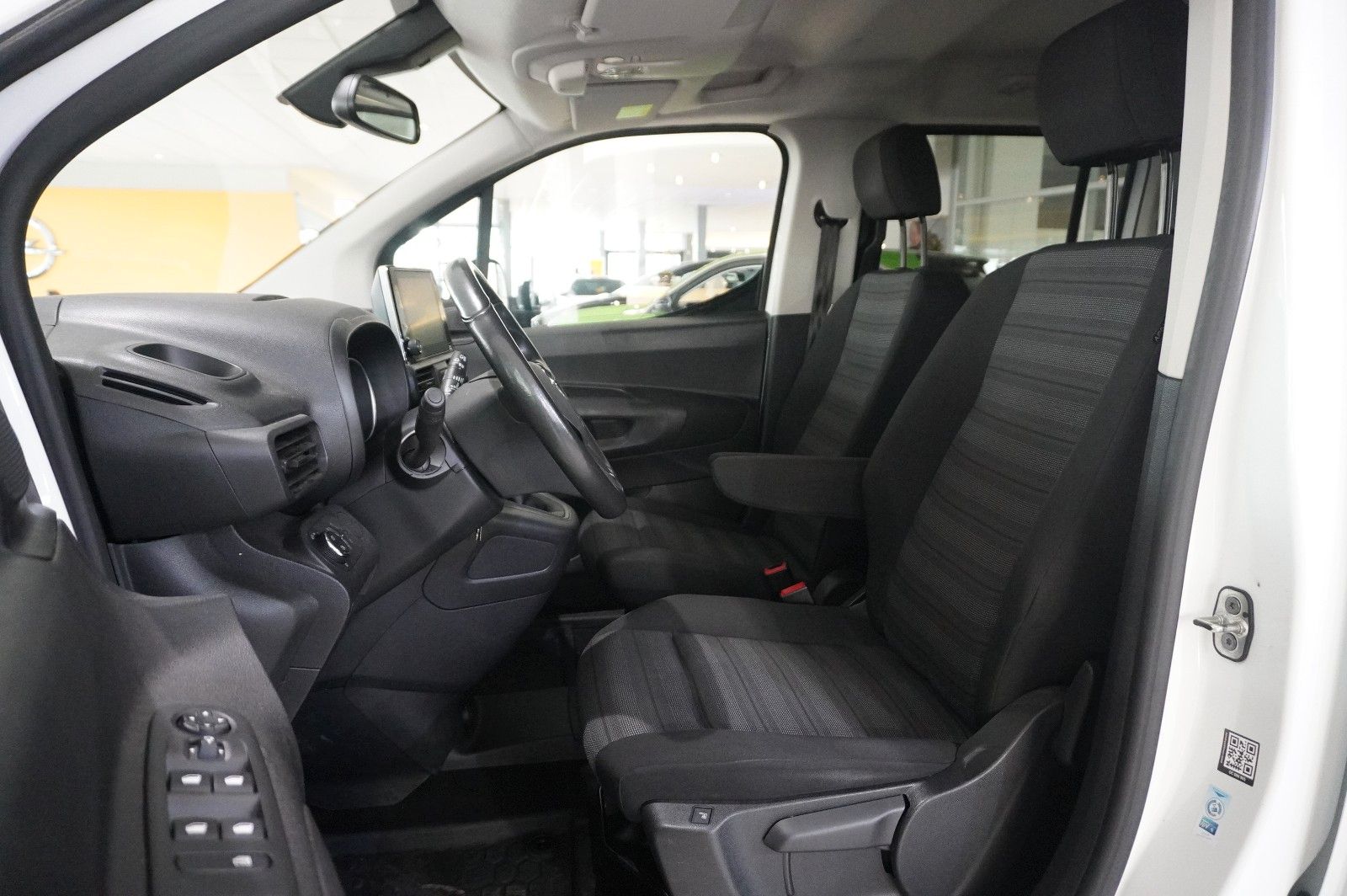 Fahrzeugabbildung Opel Combo Life 1.5D ELEGANCE NAVI/LED/KAMERA/SH/AHK