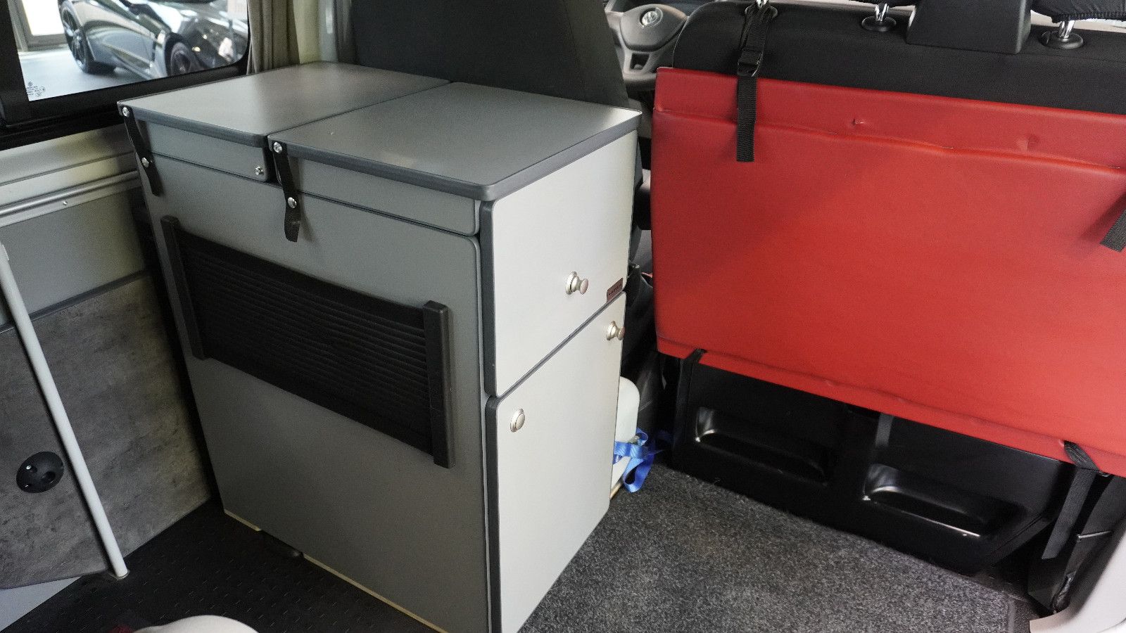 Volkswagen T6 California mit Einbau Küche und Aufstelldach foto 10