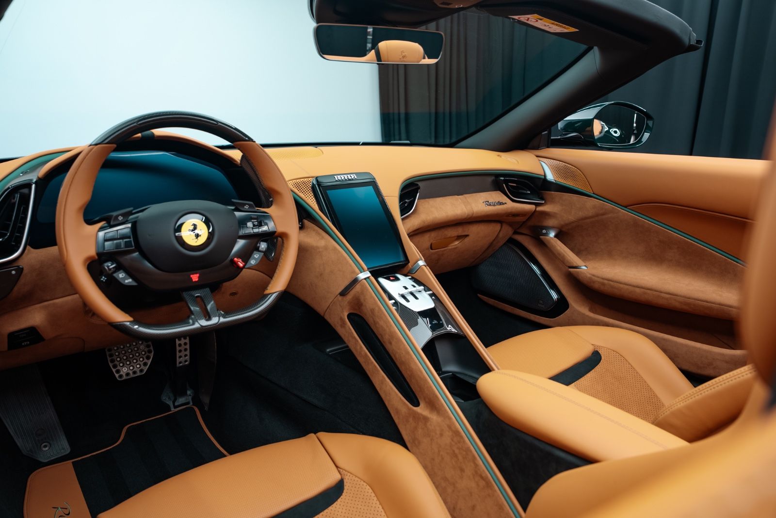 Fahrzeugabbildung Ferrari Roma Spider CARBON/SURROUND/HISTORICAL COLOUR