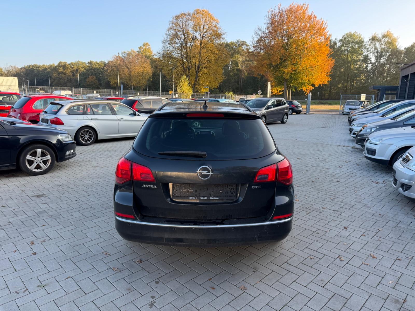 Opel Astra 2013 — photo 10