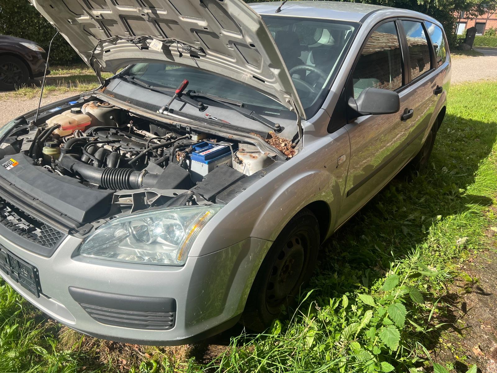 Ford Focus 2005 — engine 1.596 cm³, 101 HP (74kW)