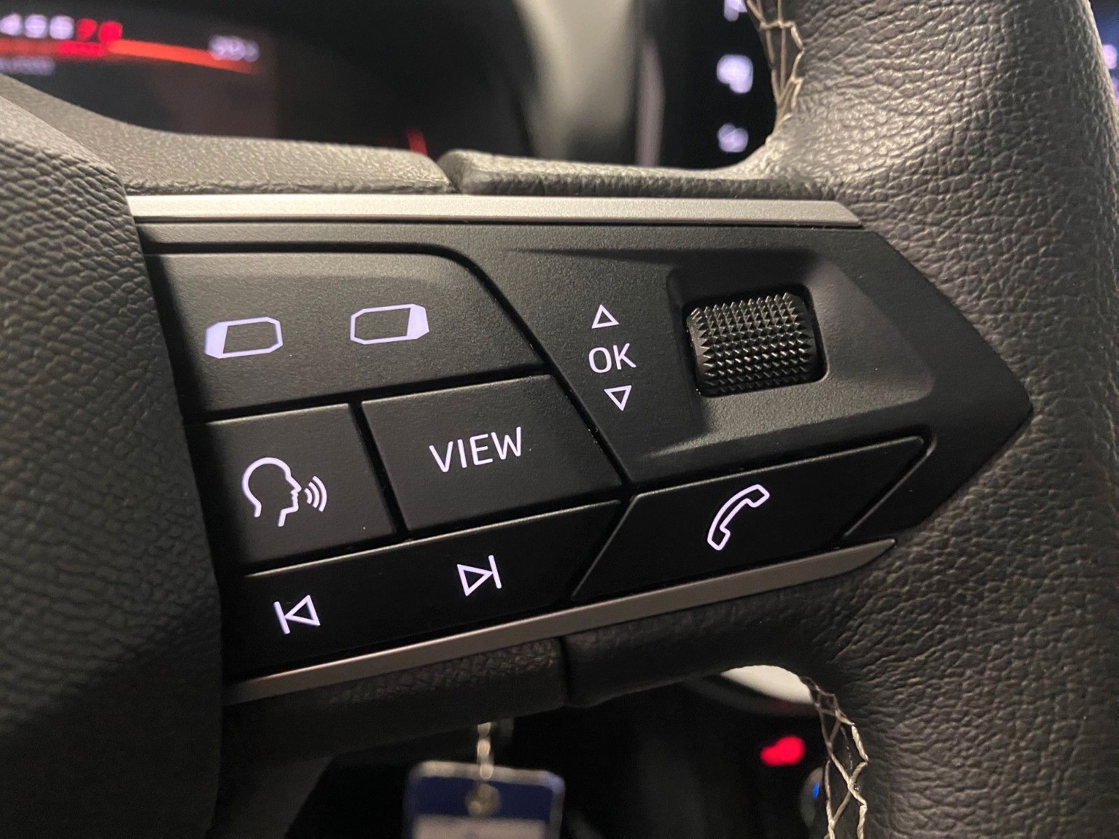 Fahrzeugabbildung SEAT Arona 1.0 TSI STYLE DSG+NAVI+LED+APP+TEMPOMAT+++