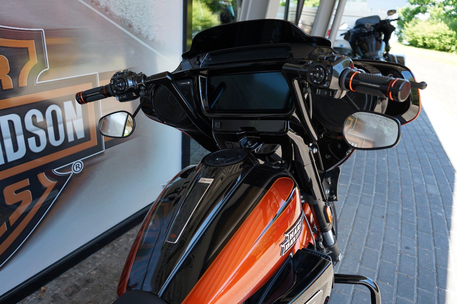 Fahrzeugabbildung Harley-Davidson Street Glide CVO FLHXSE Jekill & Hyde