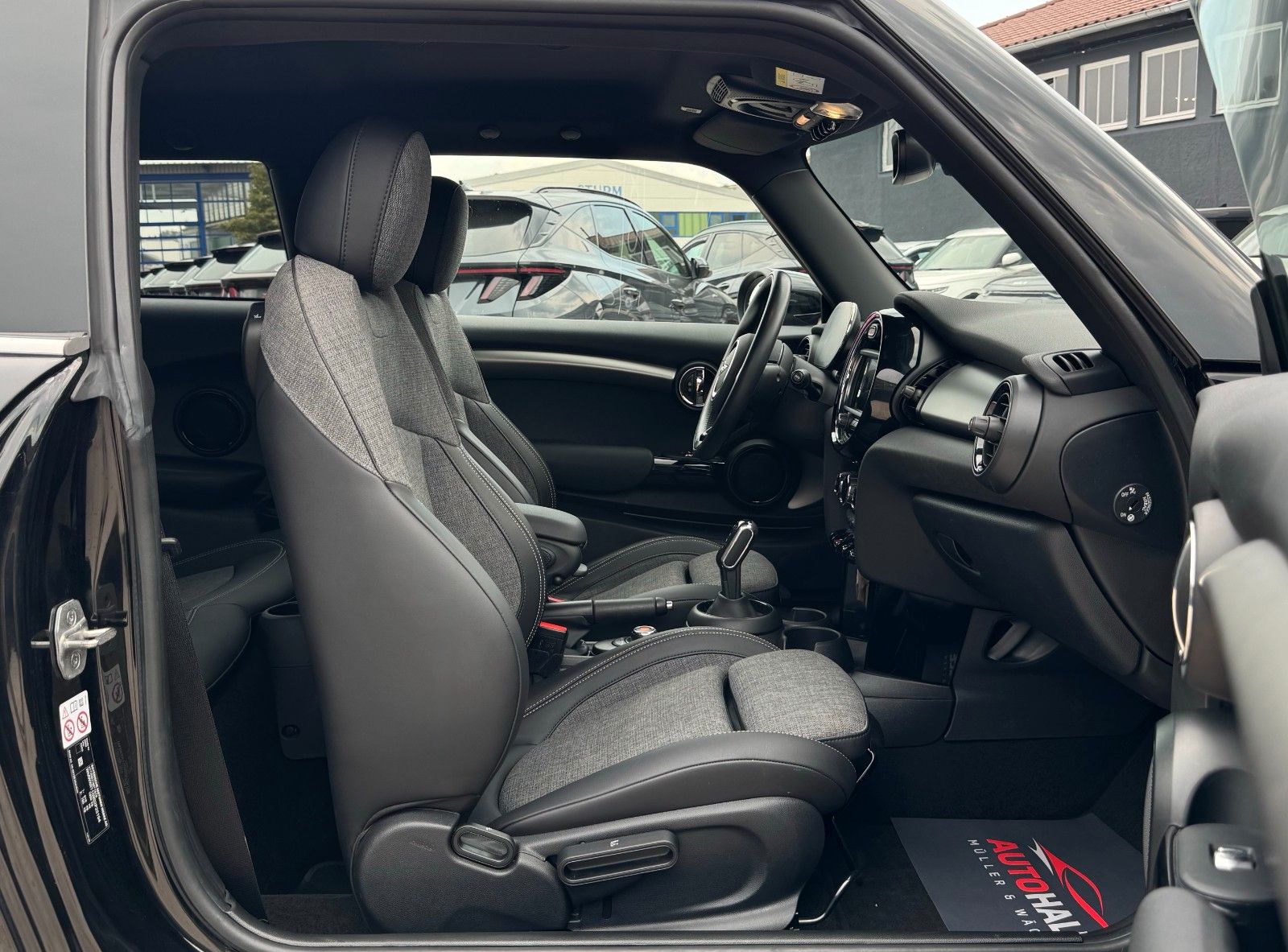 Fahrzeugabbildung MINI ONE Aut. CarPlay Navigation Tempomat PDC SHZ