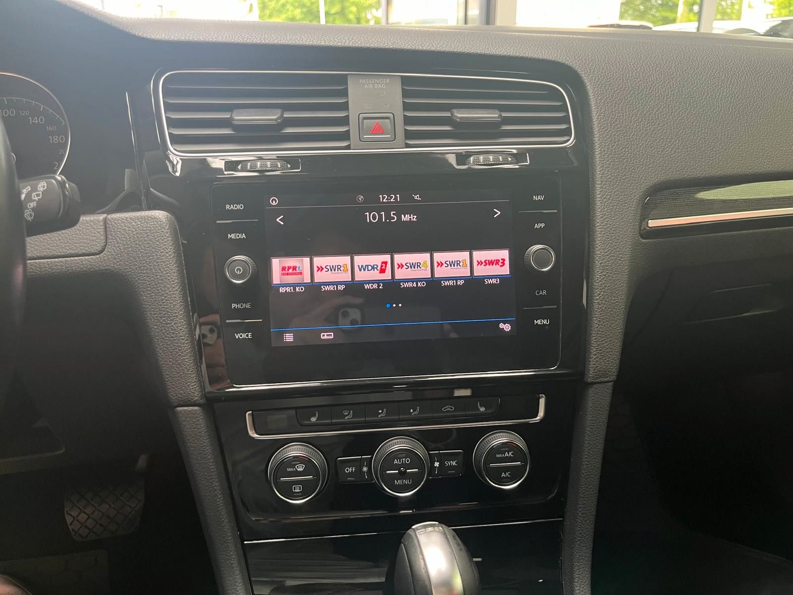 Fahrzeugabbildung Volkswagen Golf VII Variant 2.0 TDI Highline*Pano*RFK*AHK*L