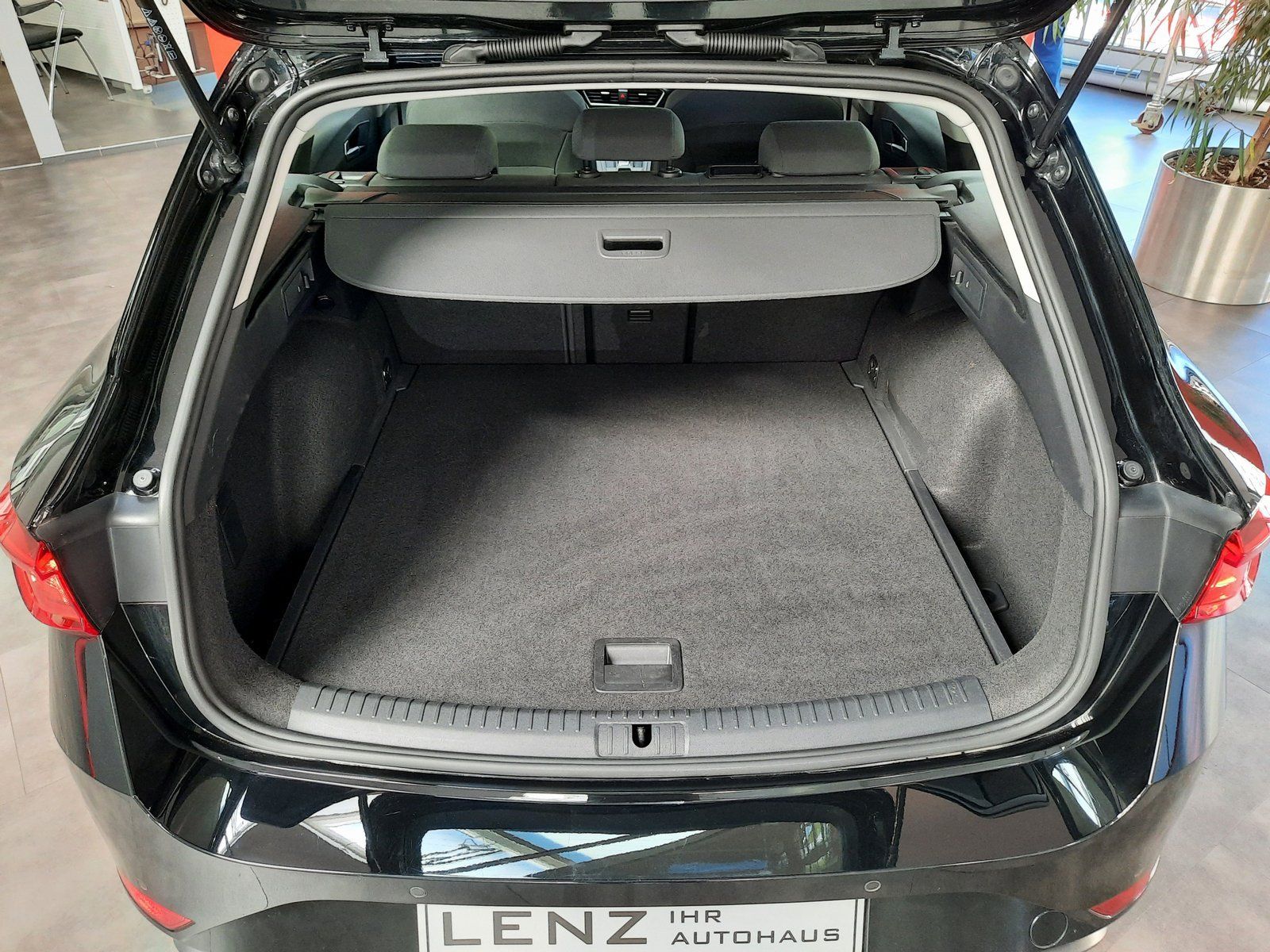Fahrzeugabbildung SEAT Leon ST Style TSI DSG *LED*PDC*Sithzg*AppConn.*