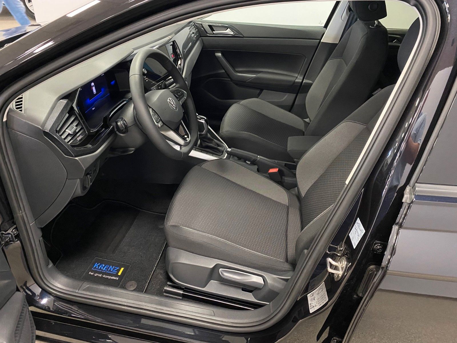 Fahrzeugabbildung Volkswagen Polo 1.0 TSI 70kW DSG Life+ALLWETTER+APP+GARANTI