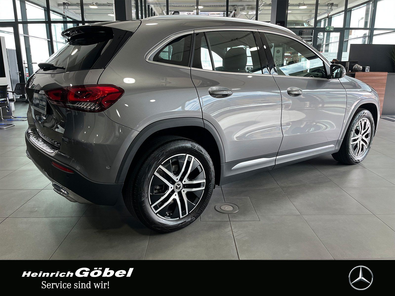 Fahrzeugabbildung Mercedes-Benz GLA 180 PROGRESSIVE+KAMERA+LED+AHK+CARPLAY+NAVI