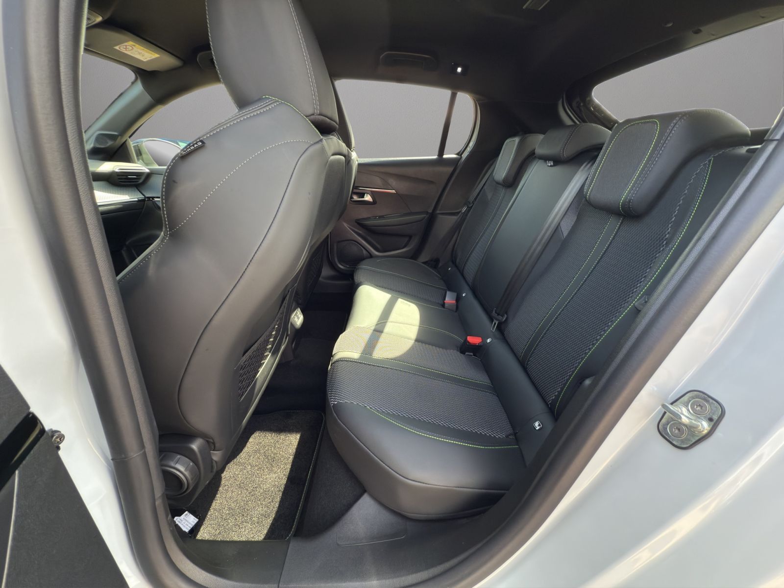 Peugeot 208 - Bild 12