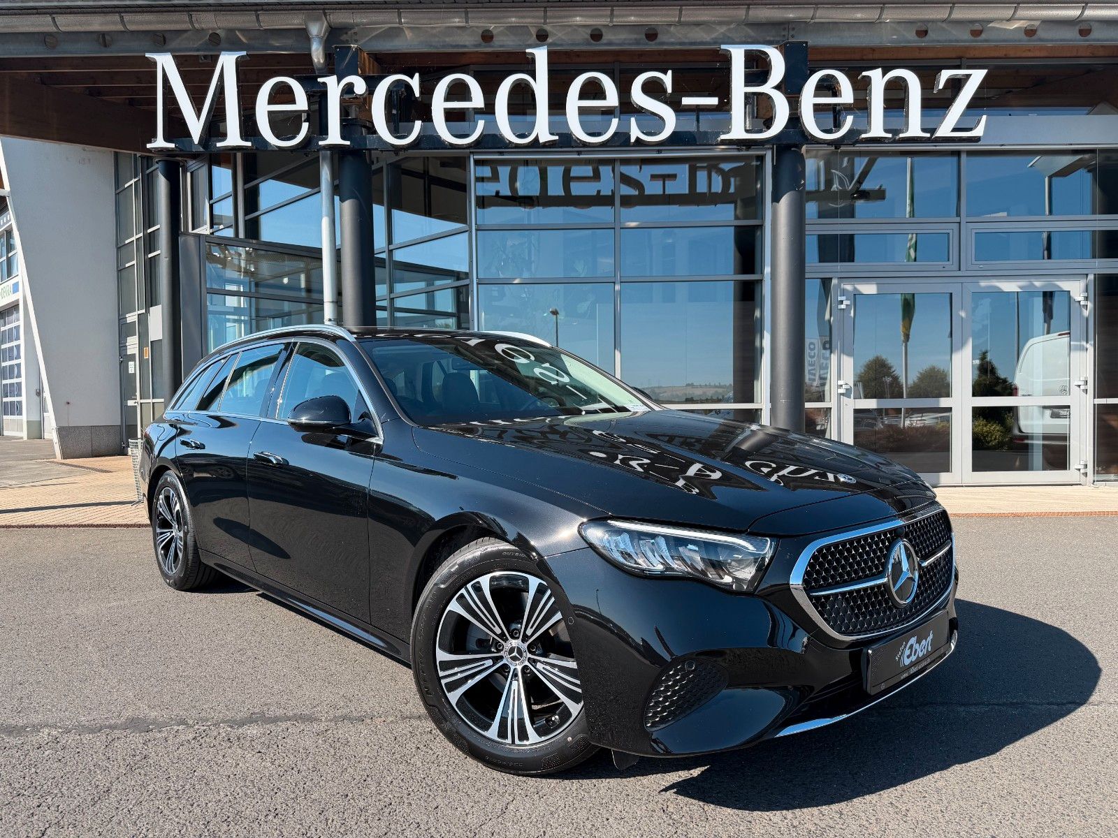 Fahrzeugabbildung Mercedes-Benz E 200 T AVANTGARDE+DISTR+MBUX+AHK+KEYL+LED+TOTW+