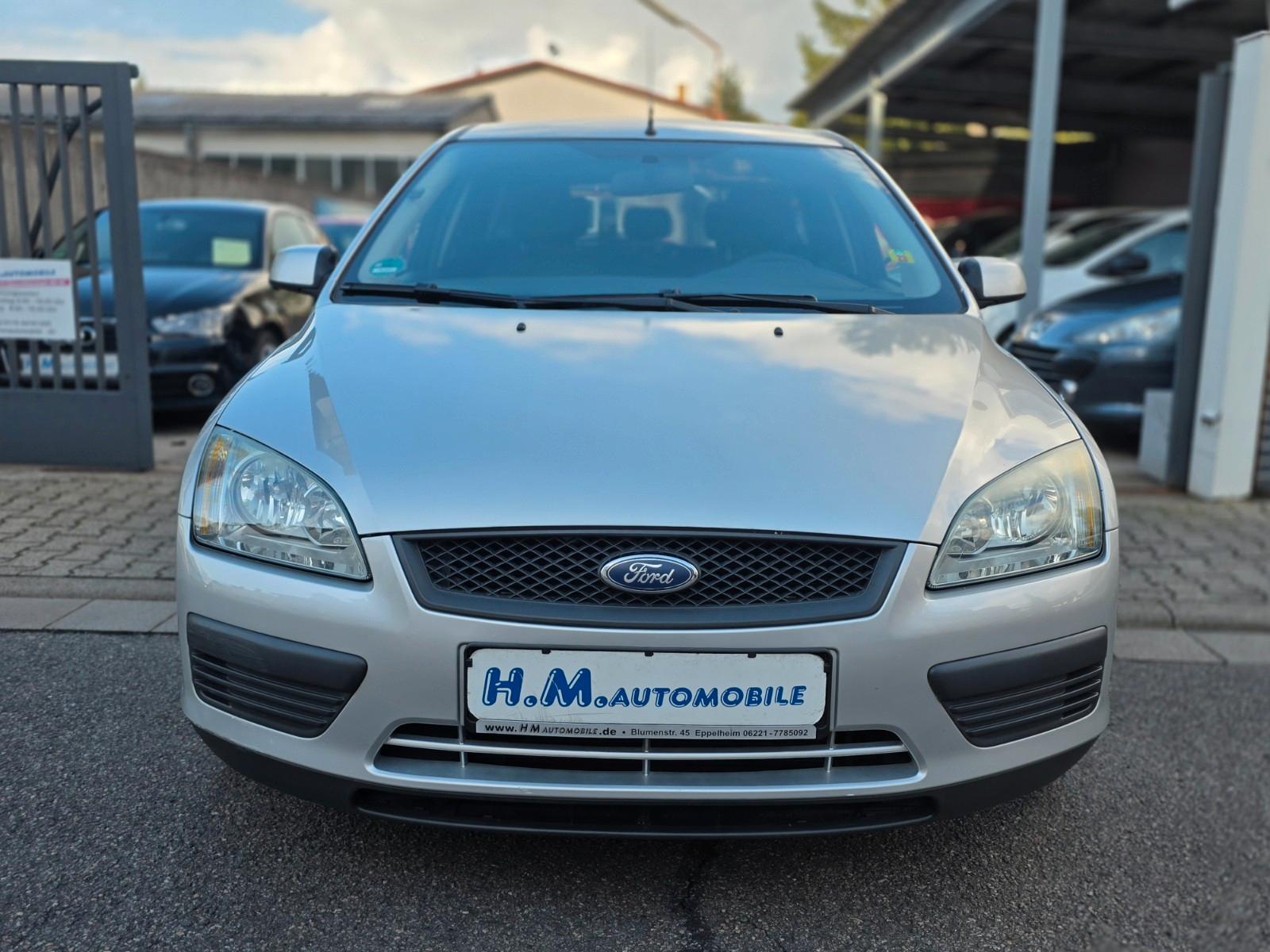 Ford Focus 2006 — rear view