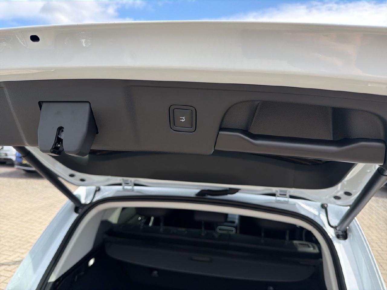 Fahrzeugabbildung Leapmotor C10 158 kW Hybrid EV Design