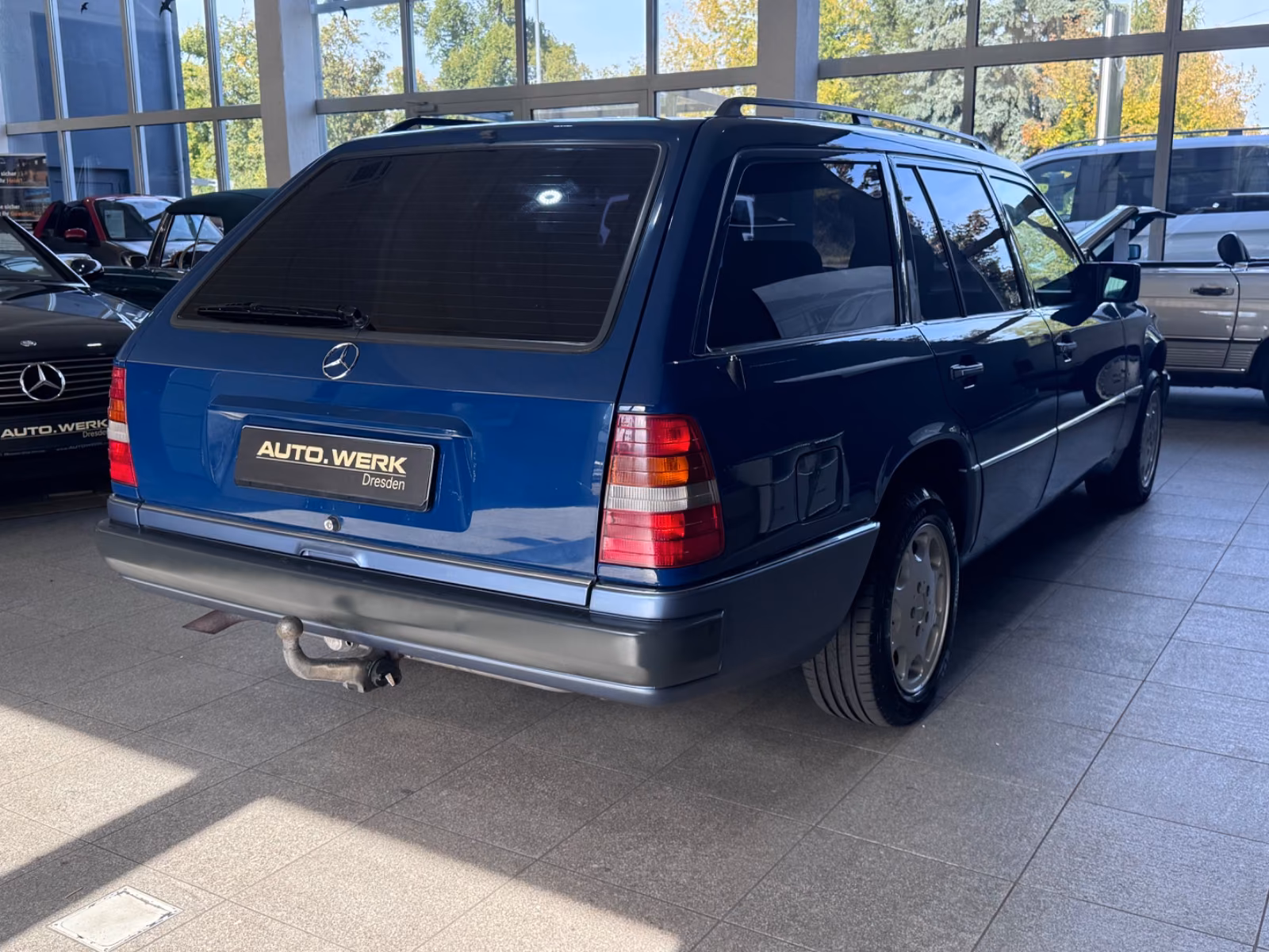 MERCEDES-BENZ E 230 132 ch BVA W124 - CLIM - CHAUFFAGE STATIONNAIRE - CUIR - ATTELAGE - 244600 km