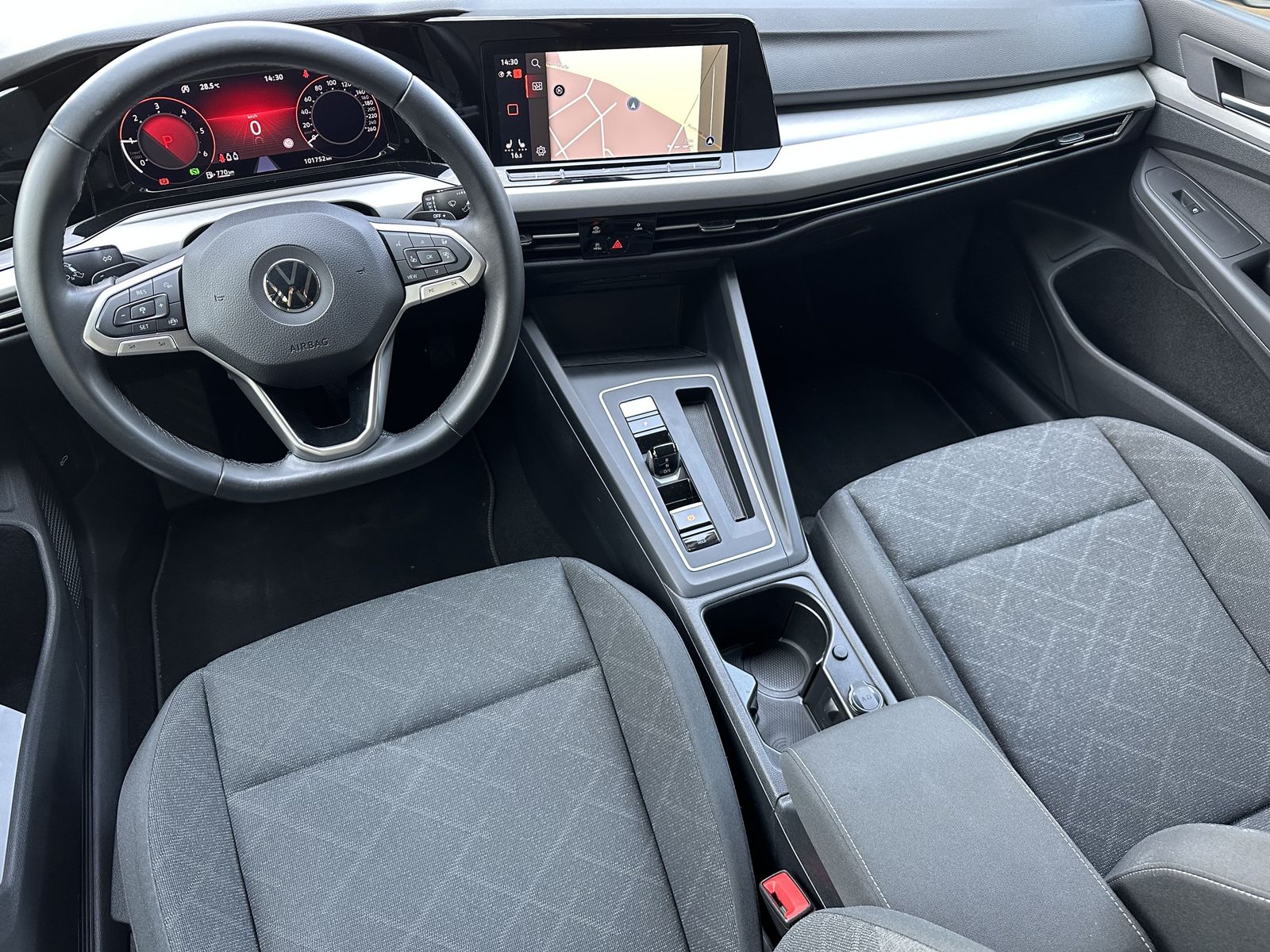 Fahrzeugabbildung Volkswagen Golf Variant 2.0 TDI DSG Life LED+ACC+SHZ+VCOCK