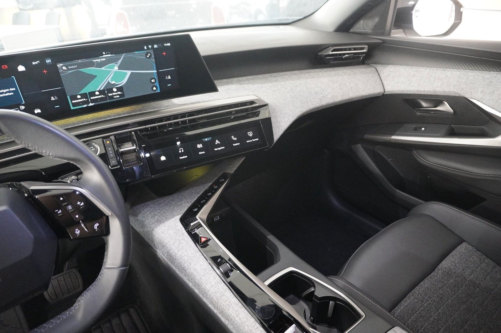 Fahrzeugabbildung Peugeot 3008 Hybrid 145 ALLURE NAVI/LED/360°/SPORT/DAB+
