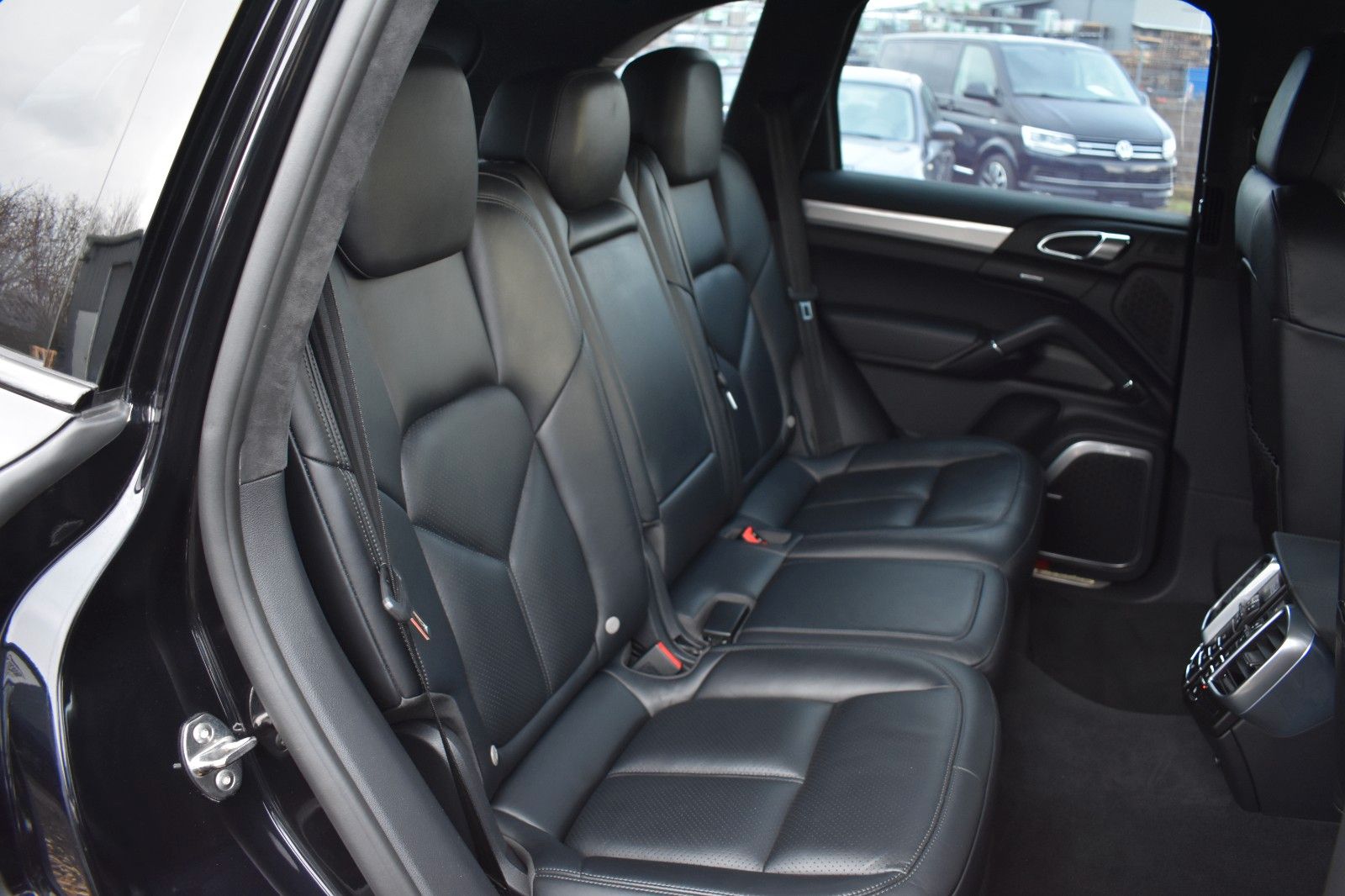Fahrzeugabbildung Porsche Cayenne Turbo Panorama AHK Sport Chrono Keramik
