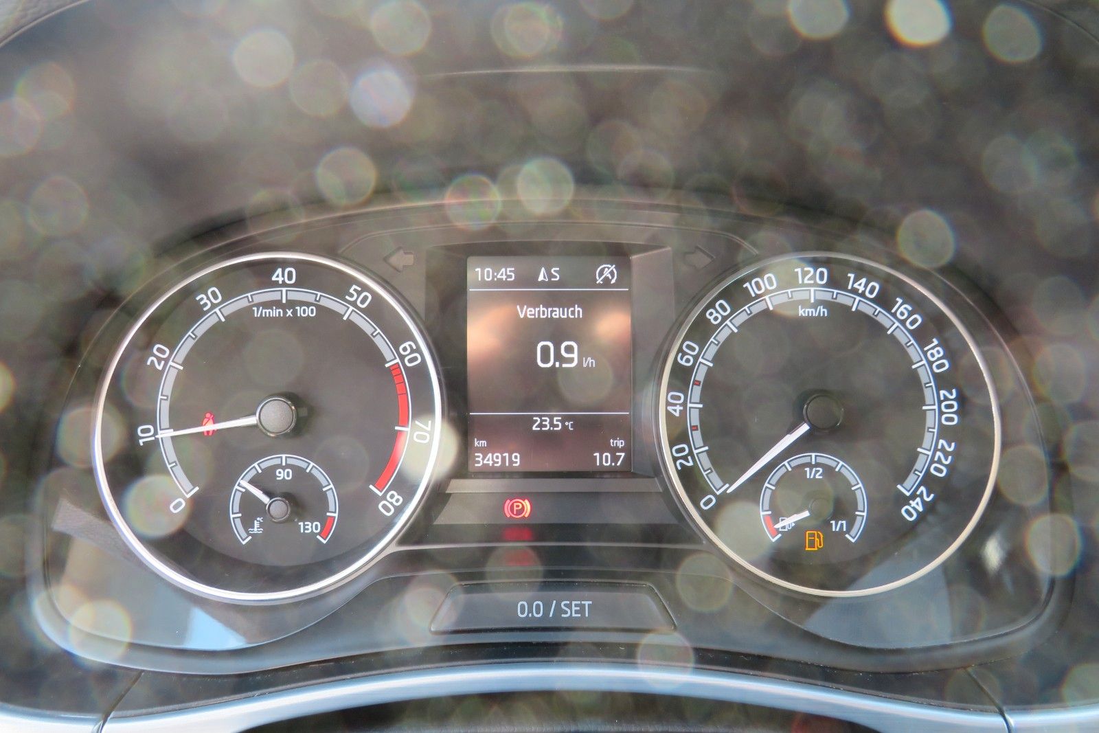 Fahrzeugabbildung SKODA Fabia Combi Ambition PDC NAVI APP SITZH. 1.HD