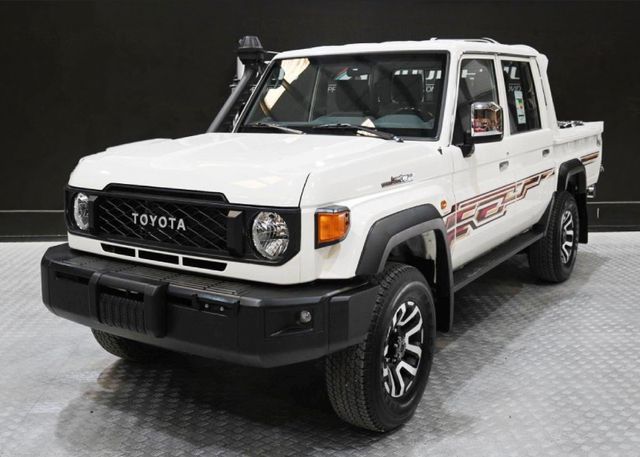 Toyota Land Cruiser GRJ79DC AT Luxury Leder, schwarz