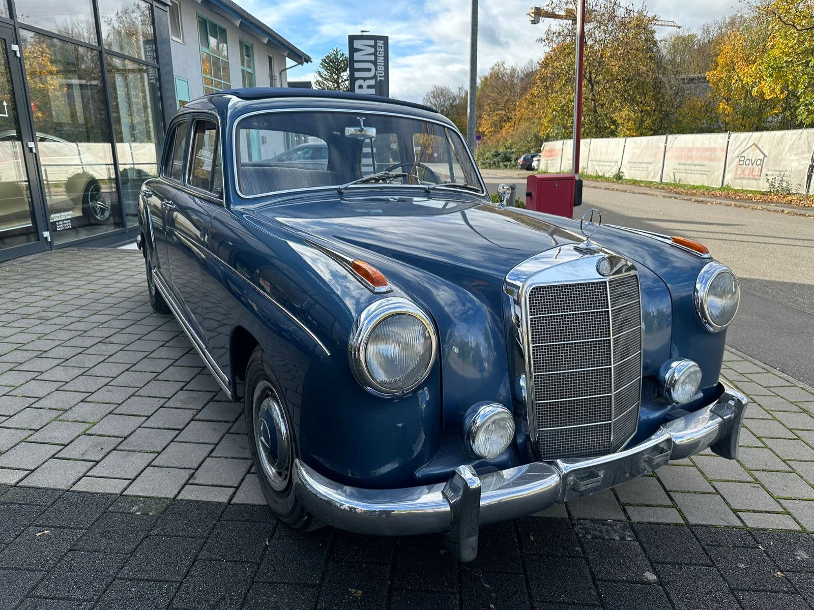 Fahrzeugabbildung Mercedes-Benz 220 S Ponton aus dem Jahr 1956