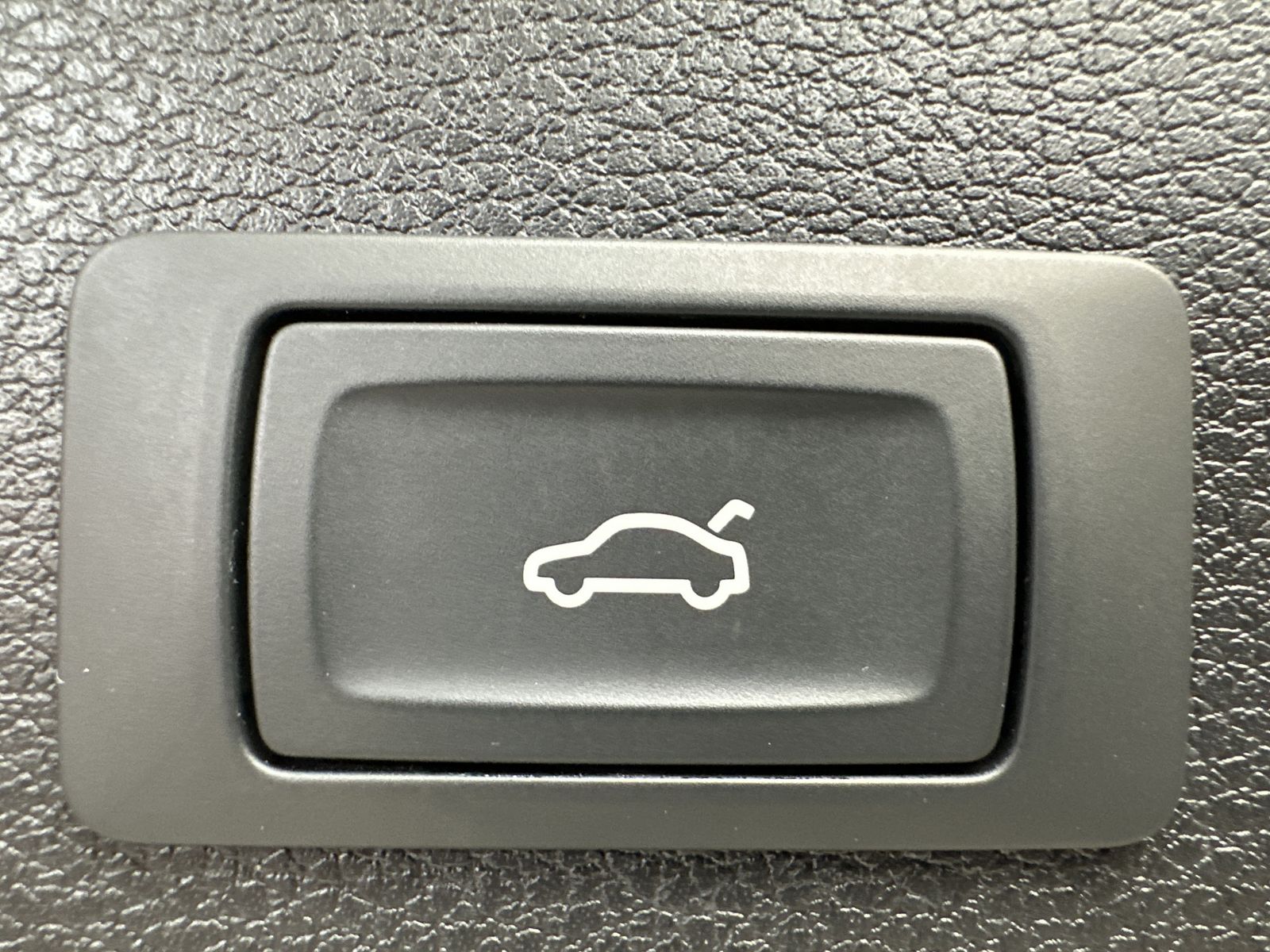 Fahrzeugabbildung Audi Q3 SpB 40 TDI Qu S-Line Black NAV+LED+V-COCKPIT