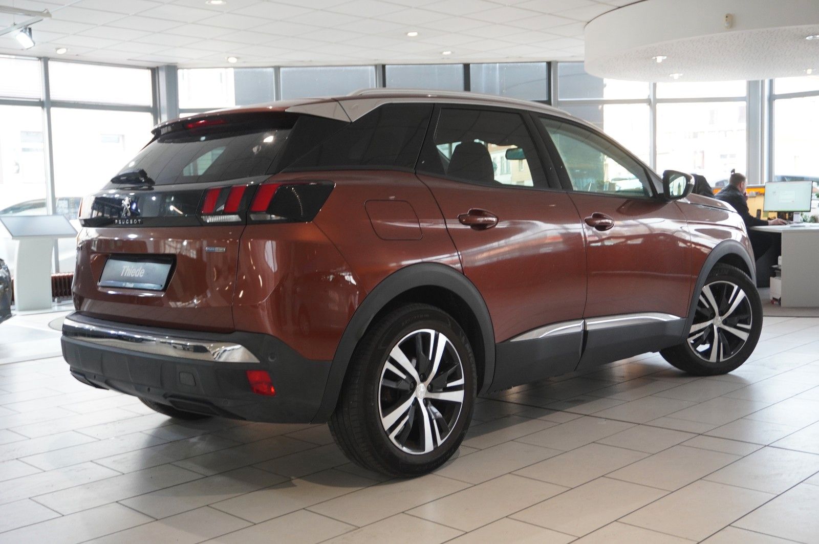 Fahrzeugabbildung Peugeot 3008 1.2 ALLURE NAVI/LED/VIRTU./SHZ/TEMP./NEBEL