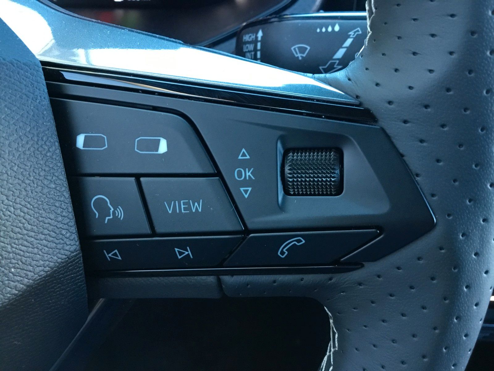 Fahrzeugabbildung SEAT Arona 1.0 TSI Style DSG+AHK+ACC+Navi+Kamera