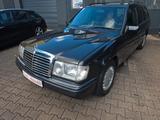 Mercedes-Benz E 220 TE 124 Kombi Schw. Leder Autom. - Mercedes-Benz E 220 mit Benzin-Antrieb: Kombi
