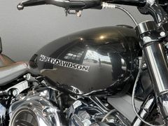 HARLEY DAVIDSON Softail Breakout 107 mit JEKILL & HYDE KLAPPE