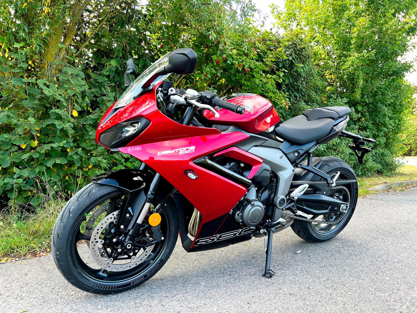Triumph Daytona 660 Deutsch. Modell  4 Jahre Werksgarant