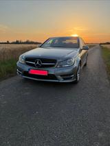 Mercedes-Benz 220 AMG Line Biturbo  - Mercedes-Benz 220 mit Diesel-Antrieb: Limousine, Schaltgetriebe