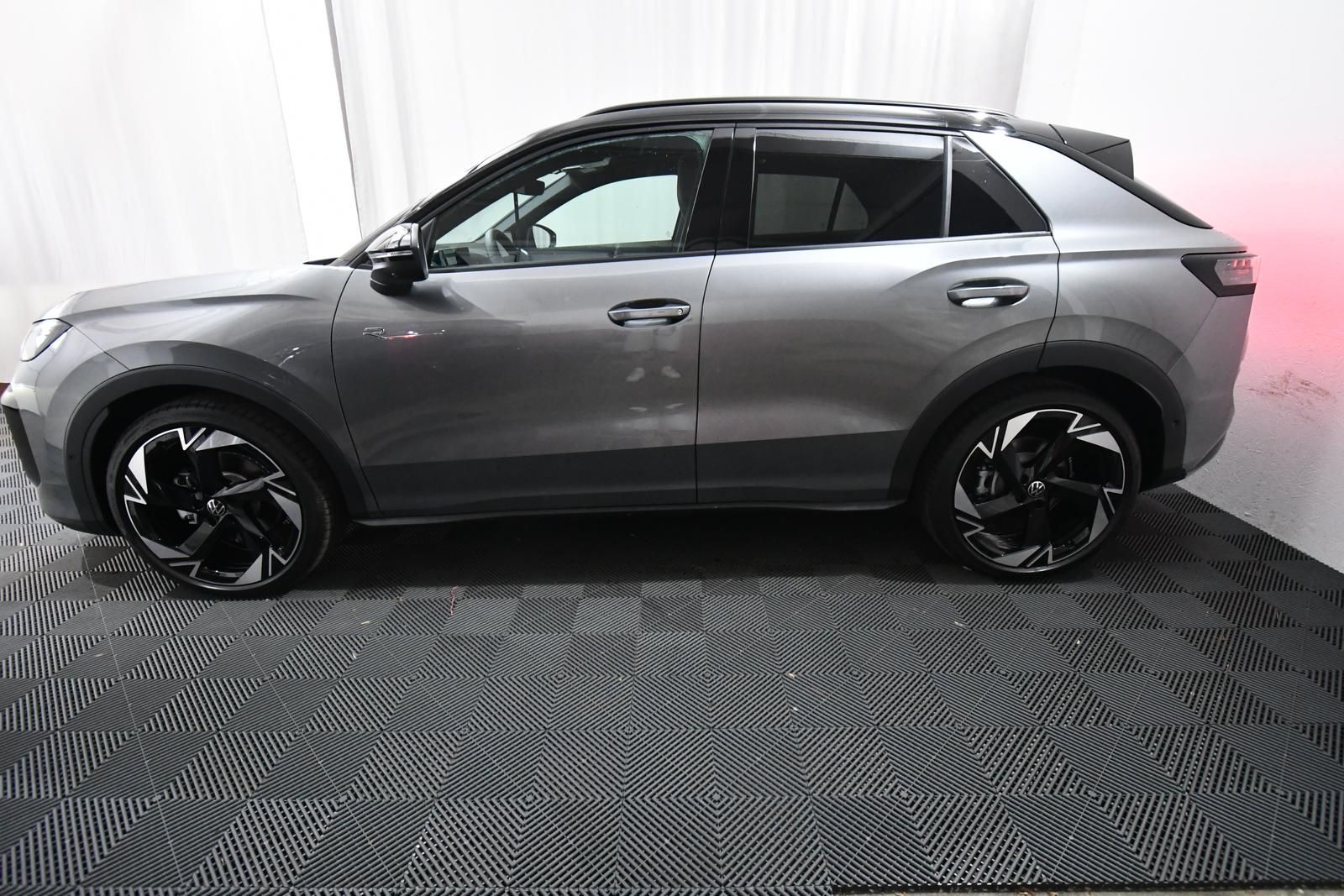 Volkswagen T-Roc 1.5 eTSI R-Line, Black Style, AHK, Pano imagem 2