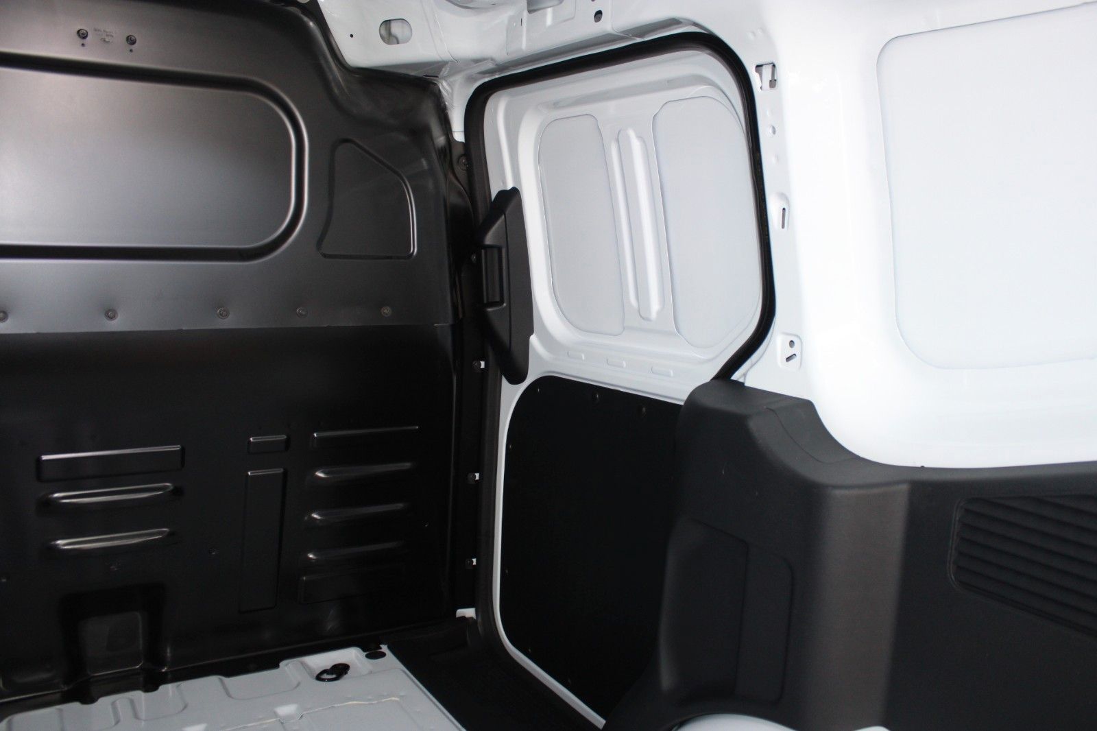 Fahrzeugabbildung Ford Transit Courier TREND Kasten KLIMA WinterPaket2