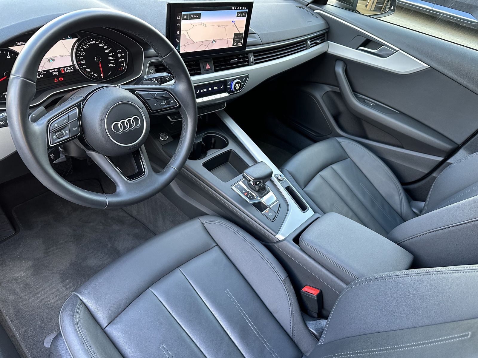 Fahrzeugabbildung Audi A4 Avant 35 TDI S-Line Aut. NAV+LED+KAM+PANO+1HD