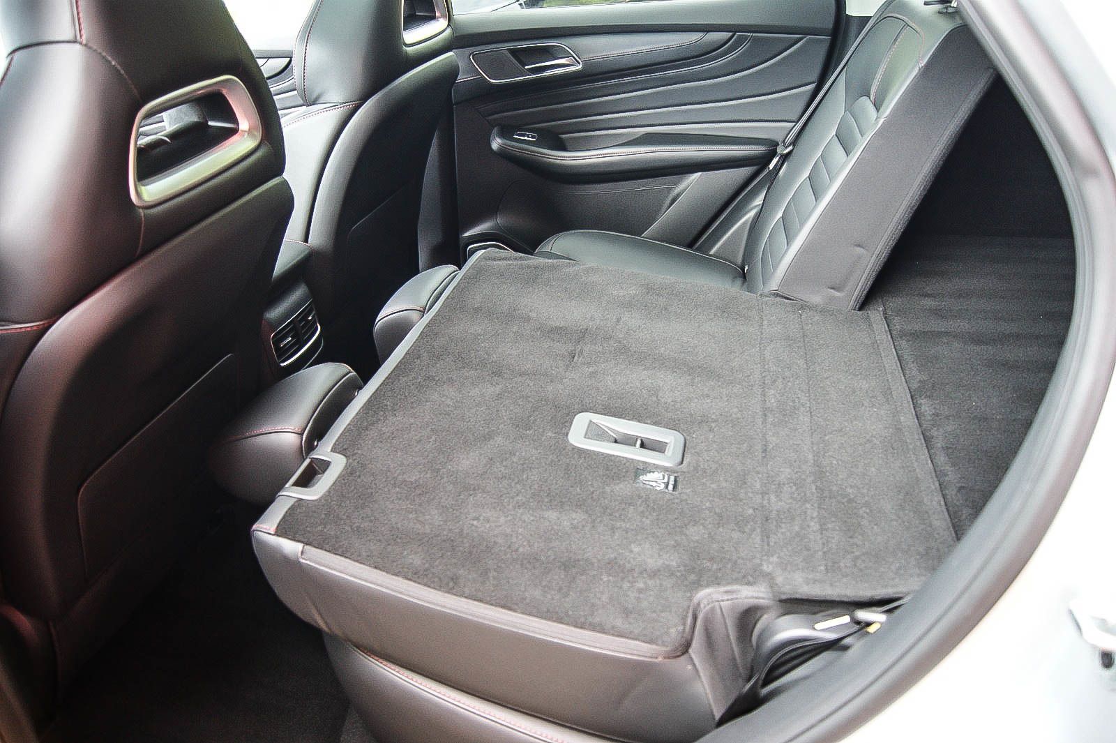 Fahrzeugabbildung MG HS 1.5T-GDI Aut. Luxury PANORAMA LEDER ASSISTENT