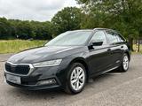 Skoda Octavia Combi 2.0 TDi Style HUD Klimaauto. Navi - Skoda Octavia Unfallwagen