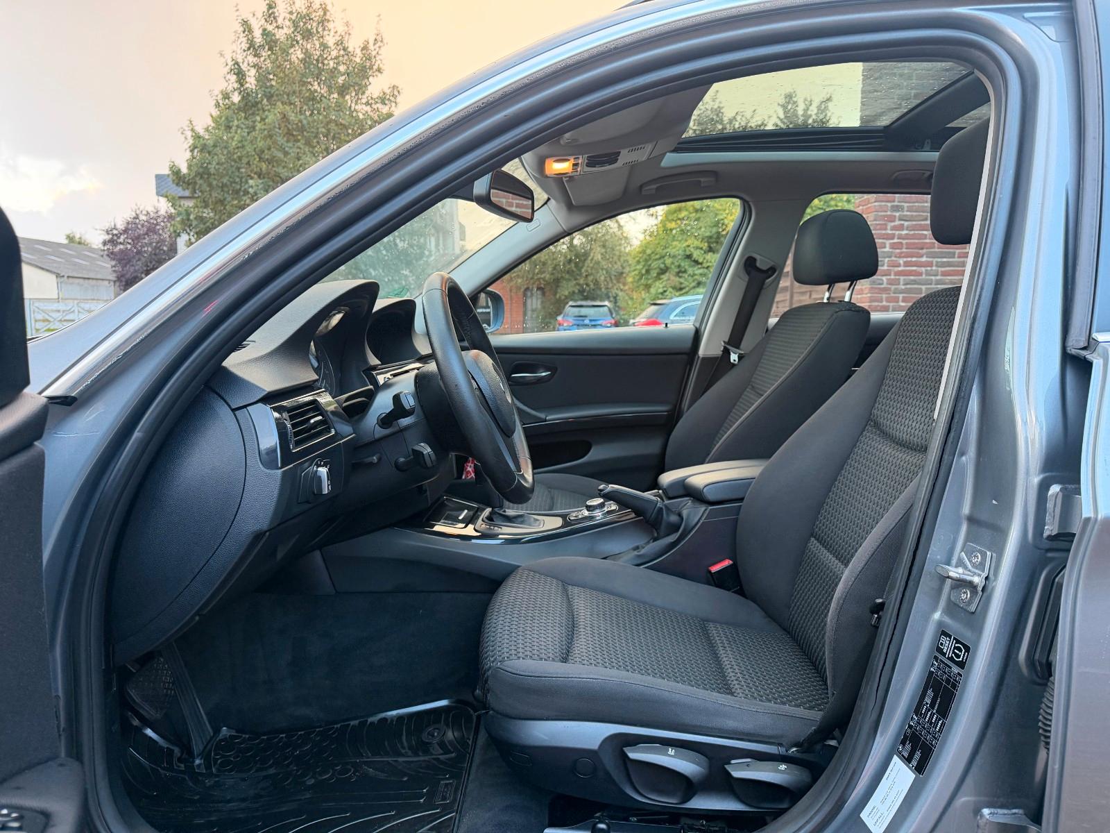 BMW 318 2012 — photo 8