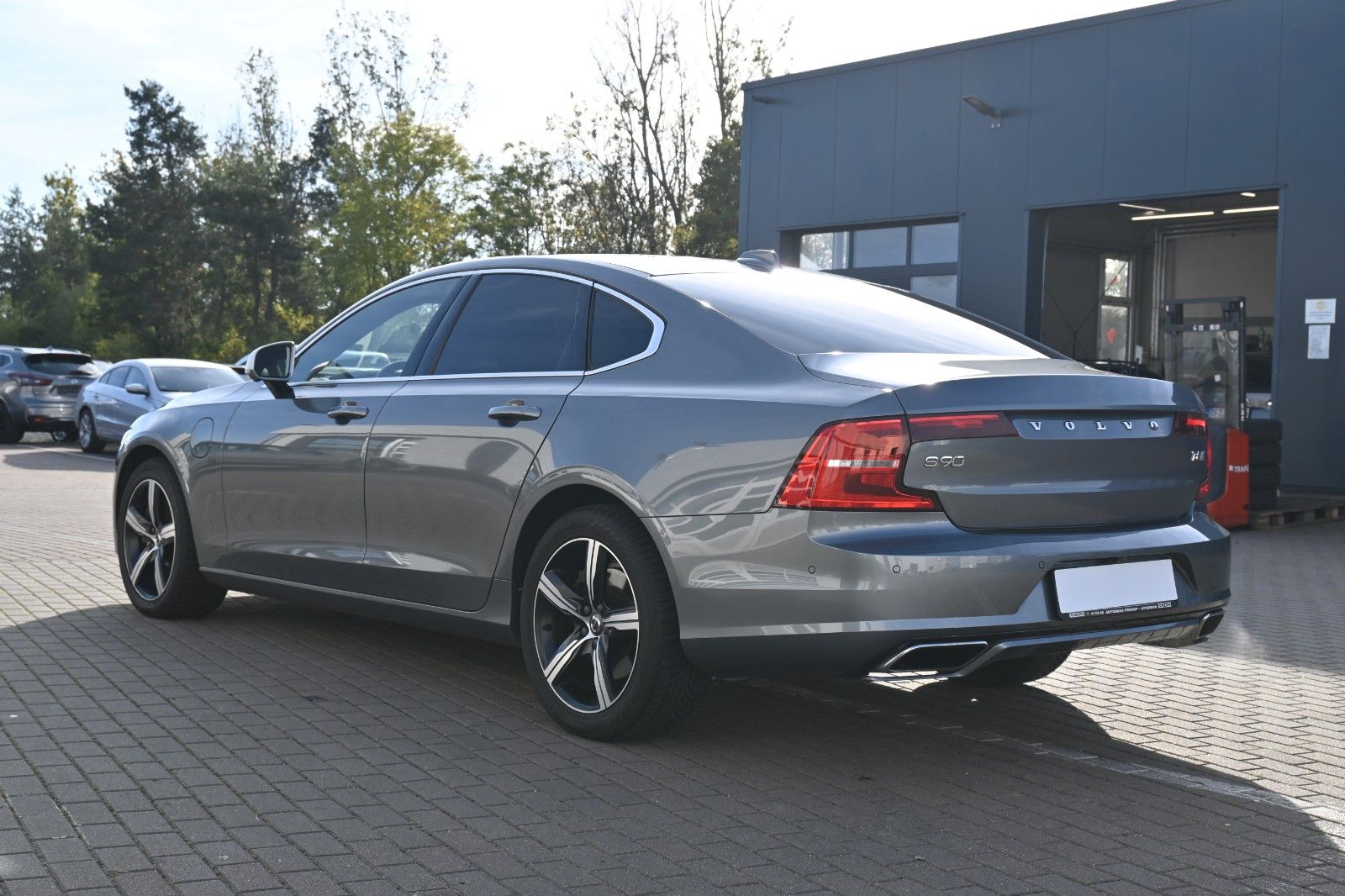 Fahrzeugabbildung Volvo S90 Lim.R-Design Plug-In Hyb. AWD*B&W*LUFT*MASS*