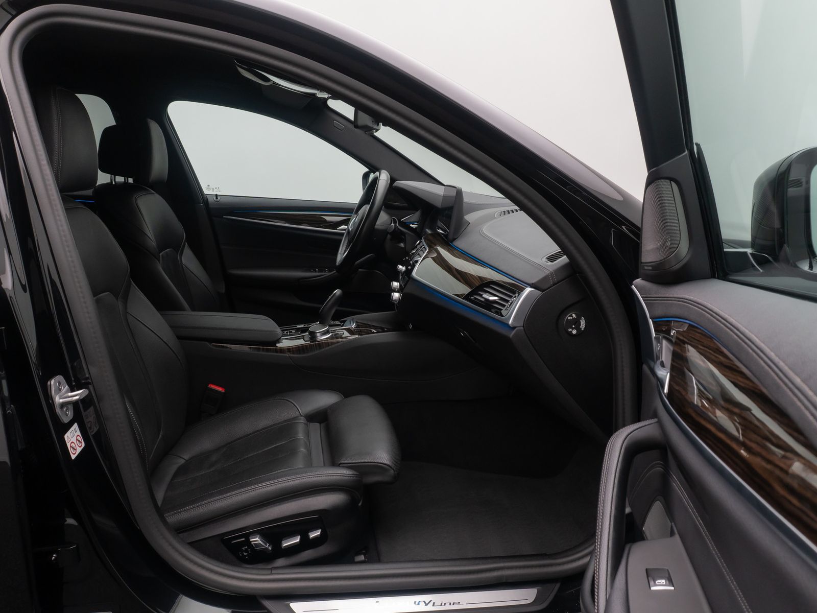 Fahrzeugabbildung BMW 530e Luxury Line HUD H/K DAB Laser Belüftung