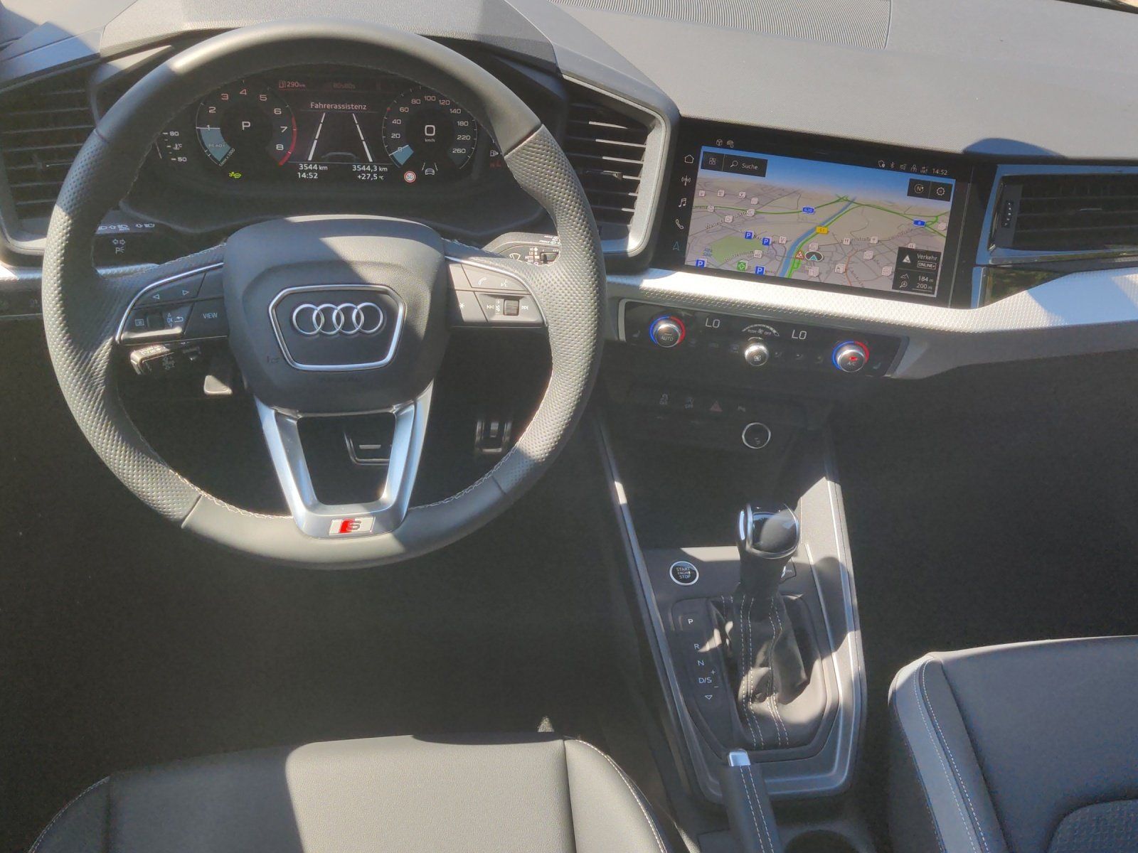 Fahrzeugabbildung Audi A1 Sportback Advanced 30 TFSI S tronic Interieur