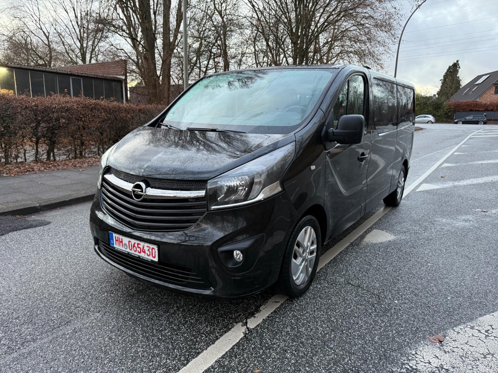 Opel Vivaro H1L2-9 Sitze-2 x Klima-Rollstuhlumbau