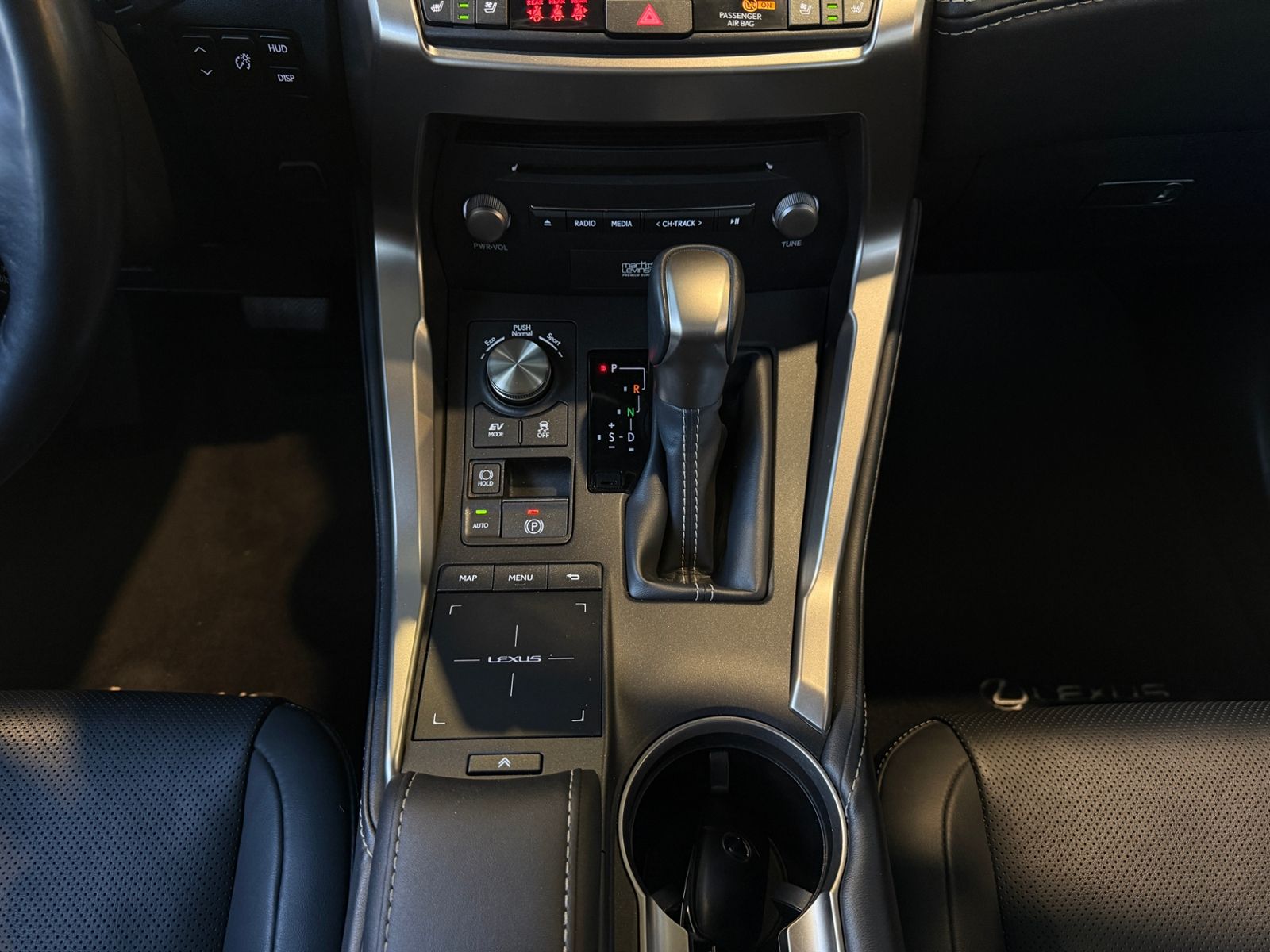 Fahrzeugabbildung Lexus NX 300h E-Four Luxury Line HUD 360° LED NAV